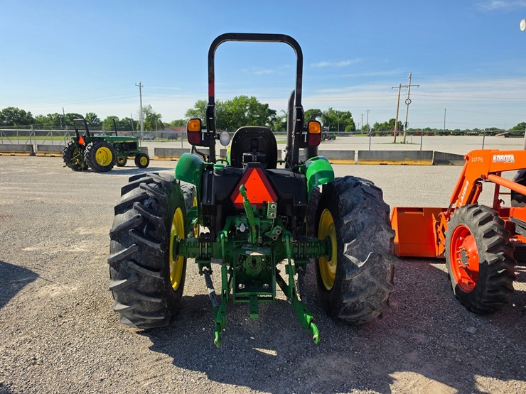 2018-john-deere-5075e-image-12