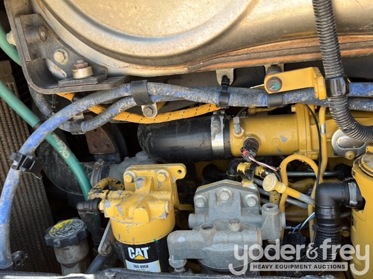 2018-caterpillar-d6n-lgp-image-43