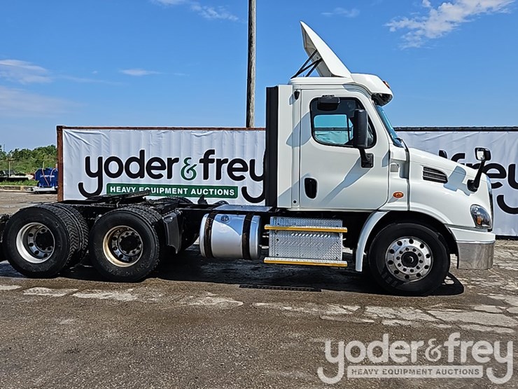 2017-freightliner-cascadia-113-image-5