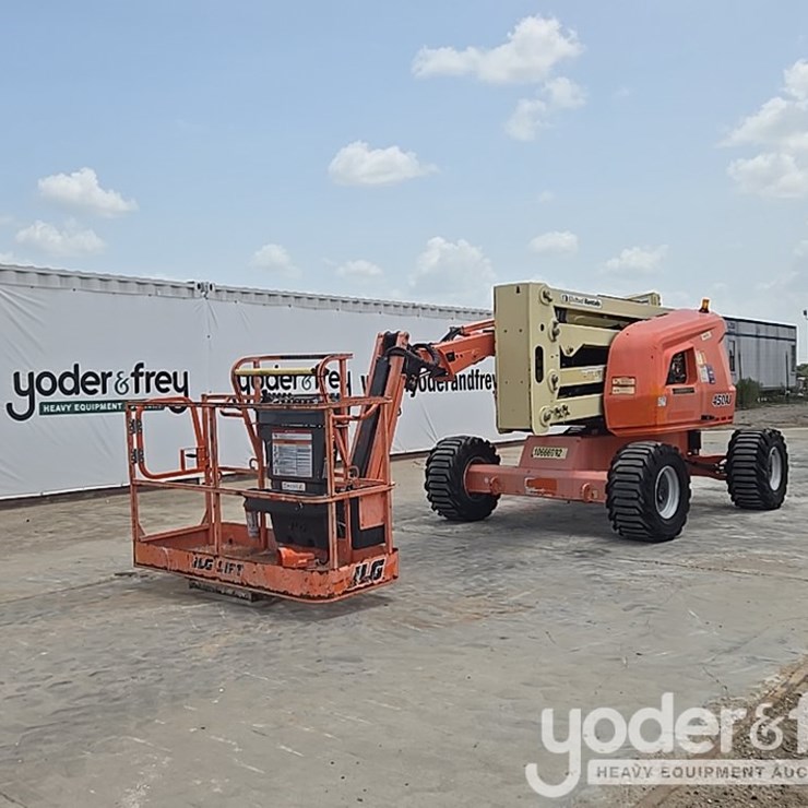 2017 JLG 450AJ