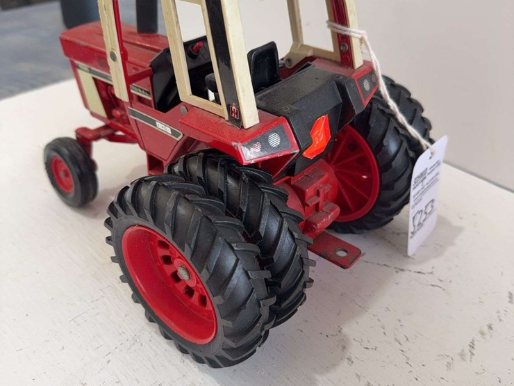 ertl-international-1586-toy-tractor,-die-cast-metal,-1/16-scale-image-4