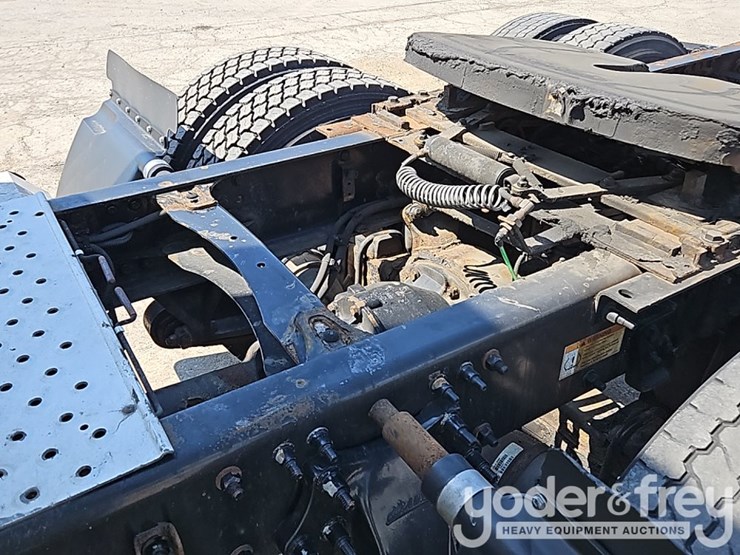 2019-freightliner-cascadia-125-image-11