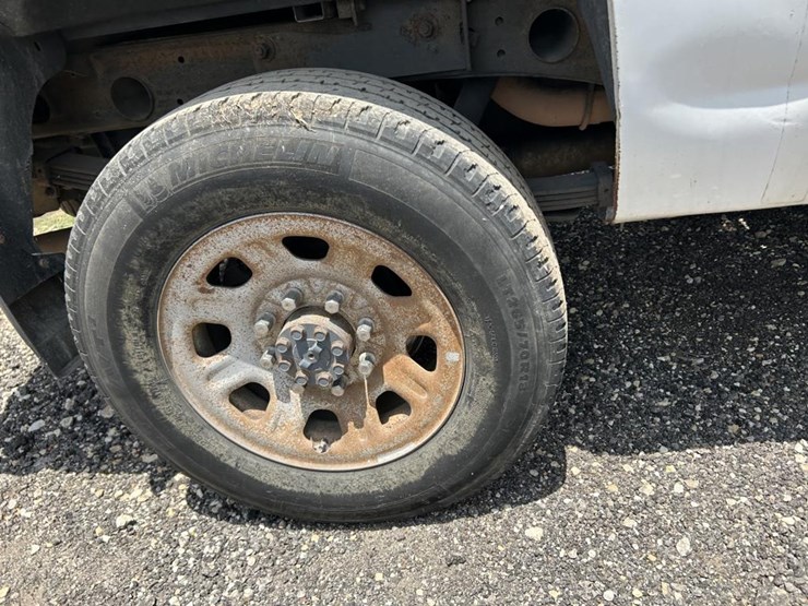2011-chevrolet-silverado-2500-image-14