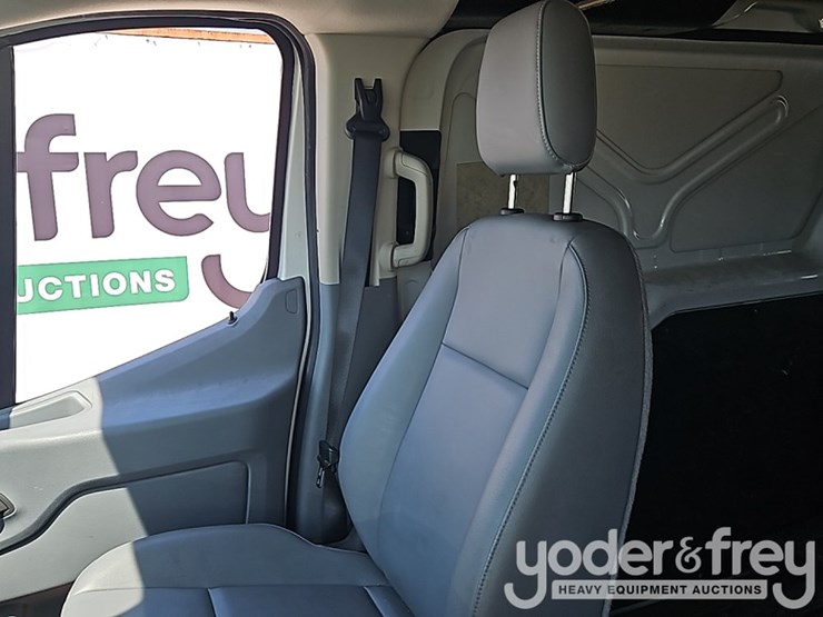 2015-ford-transit-image-33
