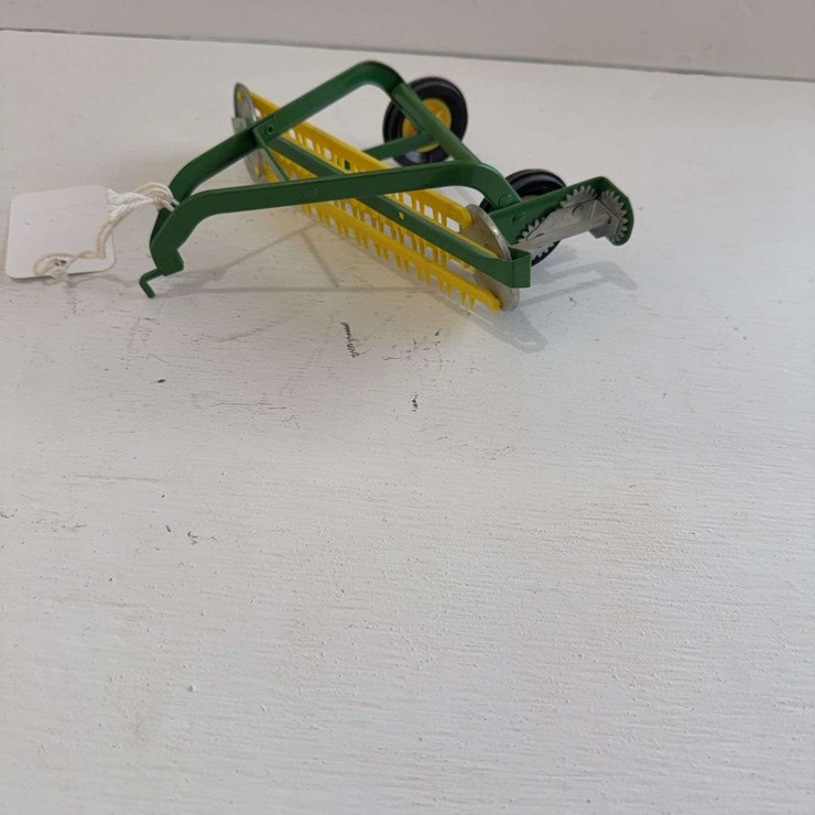 John Deere rake, 1/16 scale