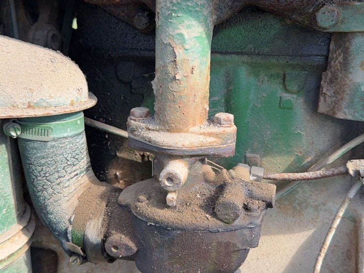 john-deere-330-image-49