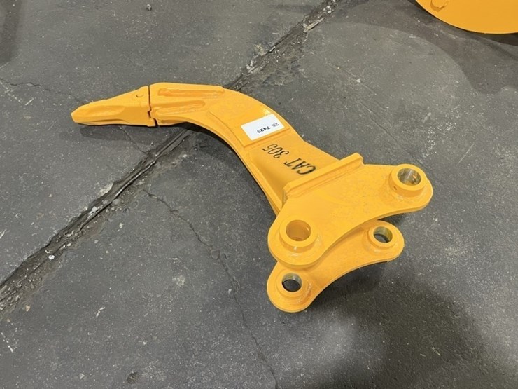 2026-caterpillar-305-image-3