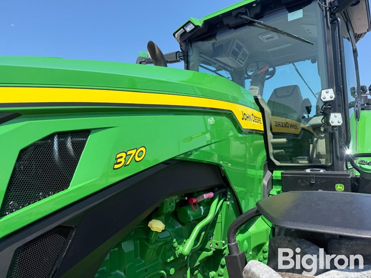 2025-john-deere-8r-370-image-9