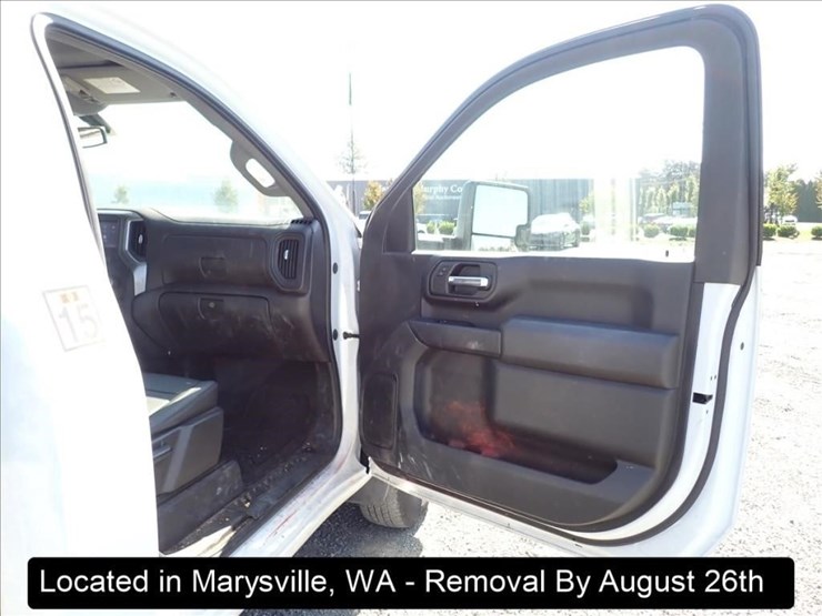 2022-chevrolet-3500-image-2