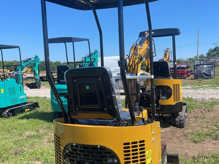 h13r-mini-excavator-image-7