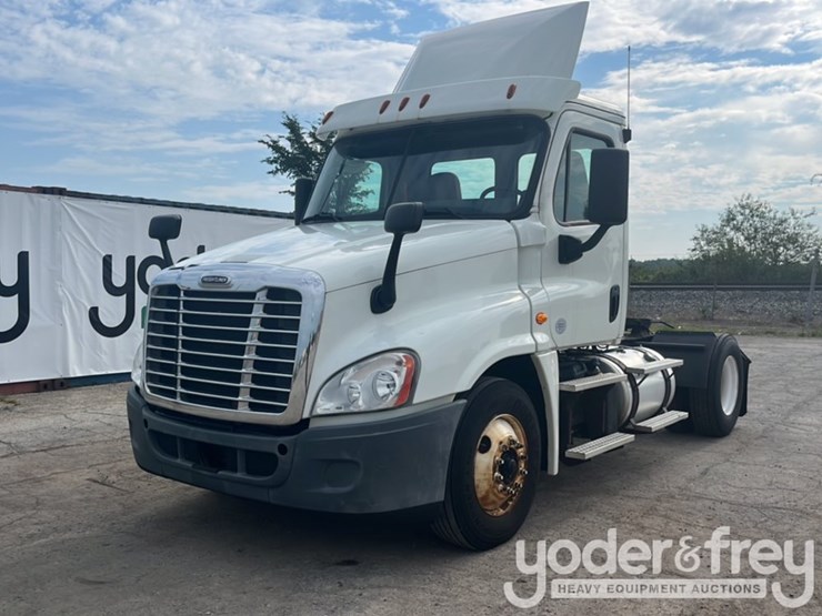 2017-freightliner-cascadia-113-image-1