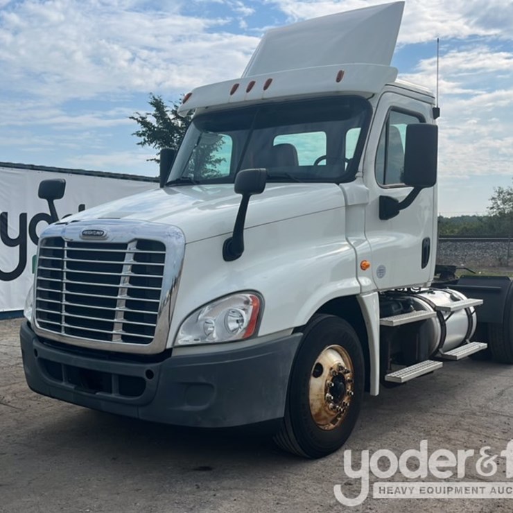 2017 FREIGHTLINER CASCADIA 113