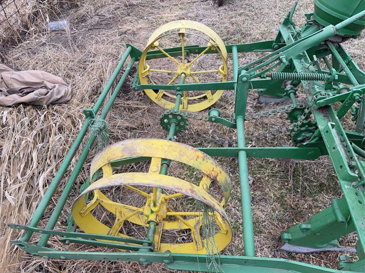 john-deere-two-row-planter-image-15