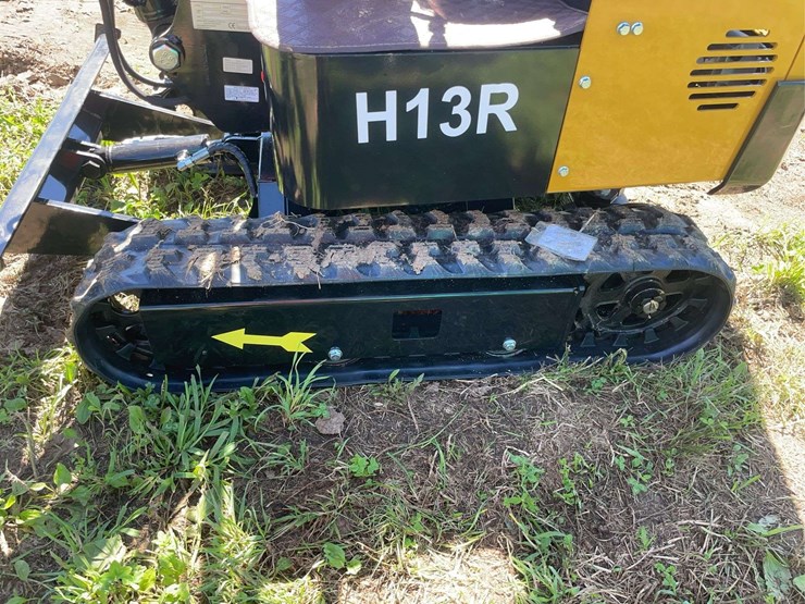 h13r-mini-excavator-image-4