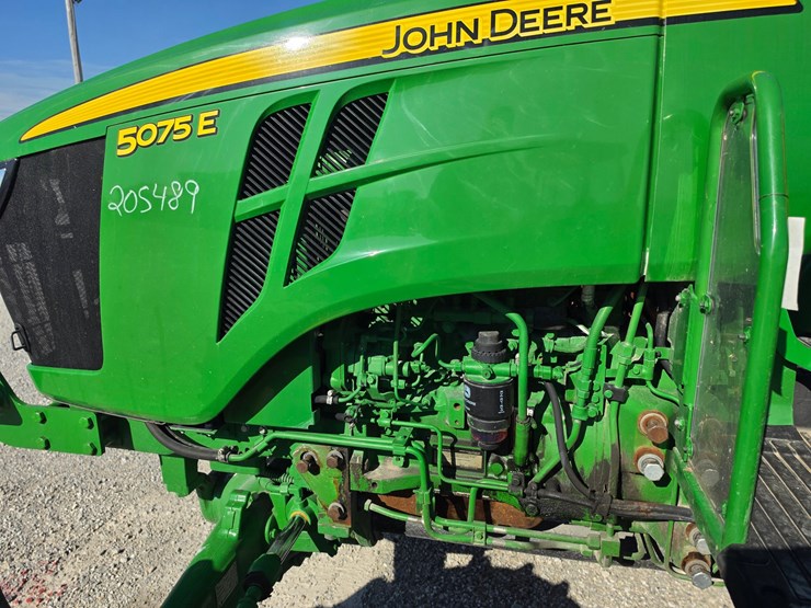 2018-john-deere-5075e-image-4