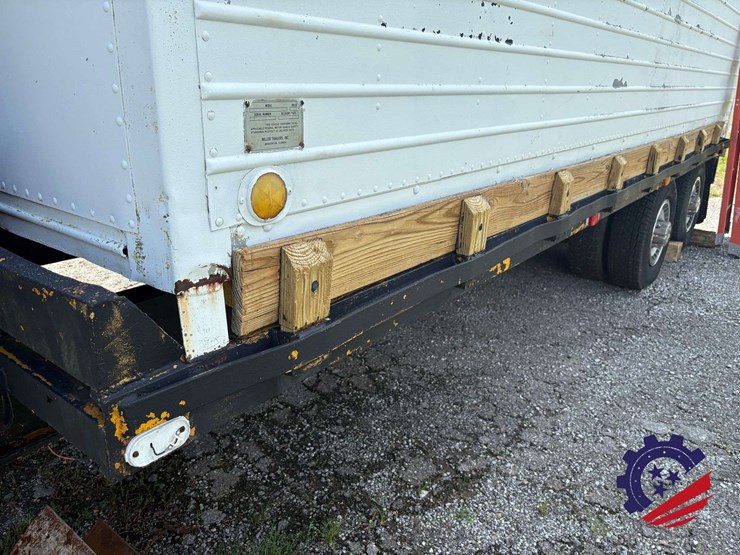 jobsite-fuel-tank-&-dual-t/a-storage-gooseneck-trailer-image-11