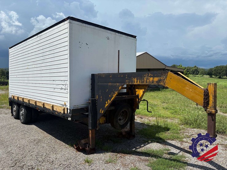 jobsite-fuel-tank-&-dual-t/a-storage-gooseneck-trailer-image-9