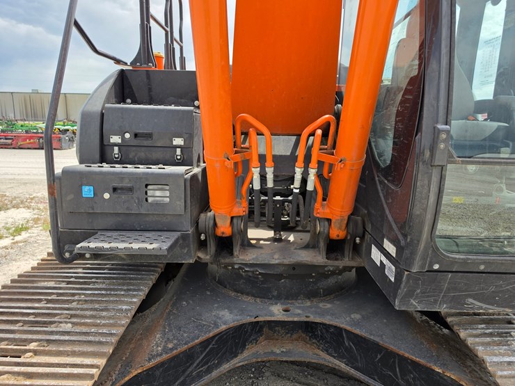 2021-hitachi-zx210-lc-6n-image-6