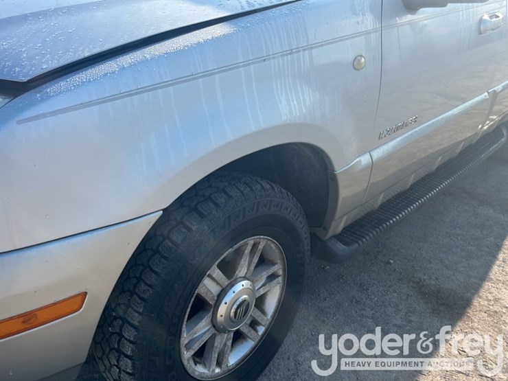 2002-mercury-mountaineer-image-13