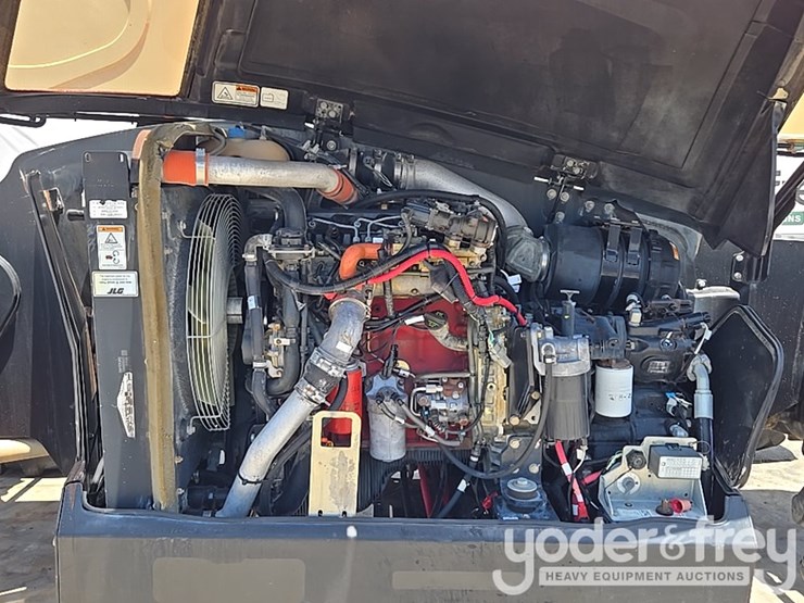 2018-jlg-1055-image-39