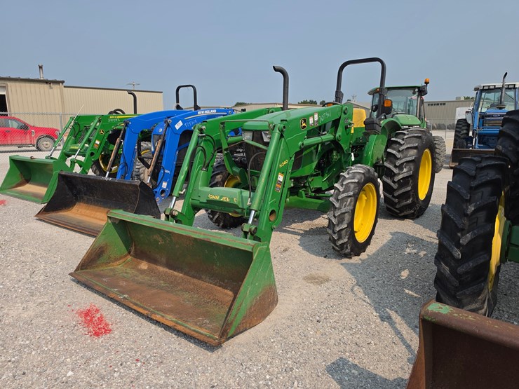 2016-john-deere-5075e-image-1