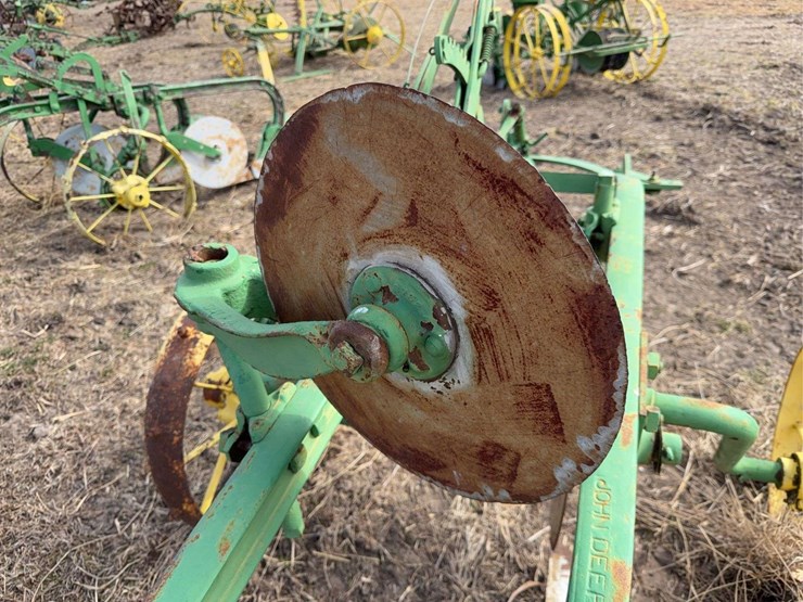 john-deere-pull-type-two-bottom-plow-image-13