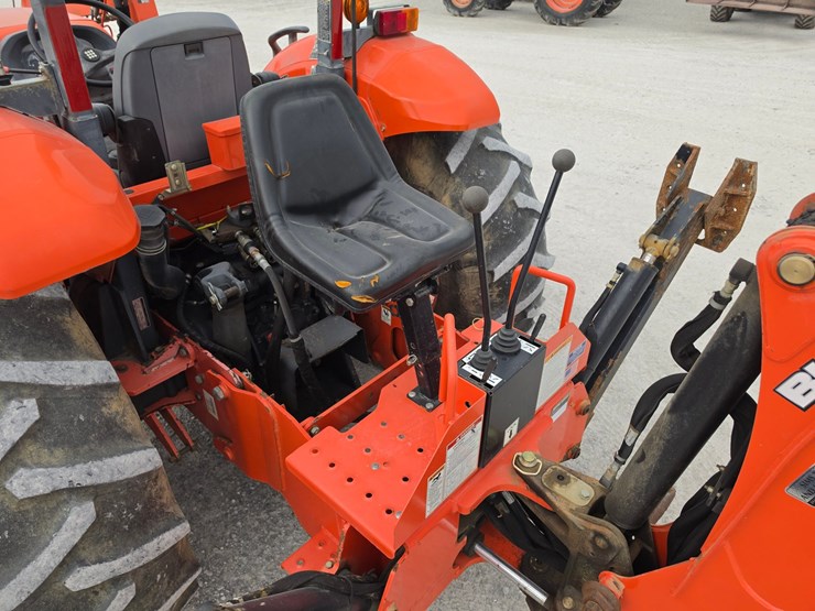 2006-kubota-m8540d-image-17