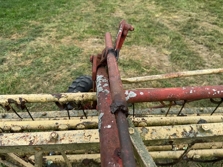 #4004-•-new-holland-10ft-bar-rake-image-11