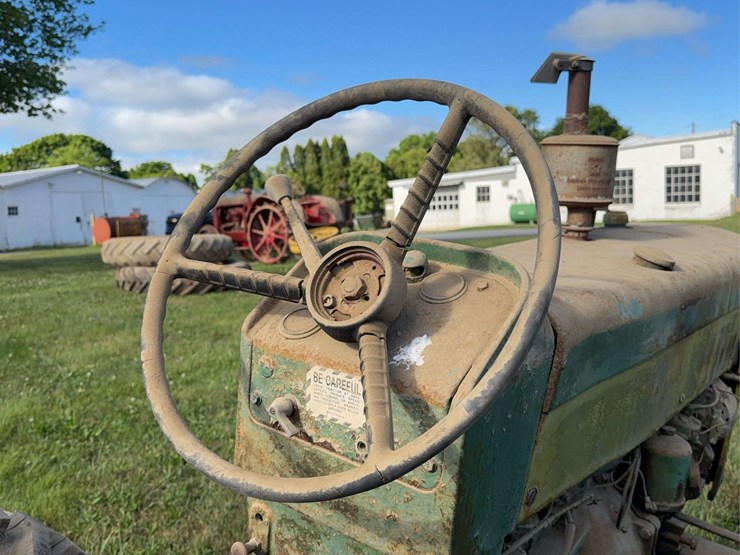 john-deere-330-image-30
