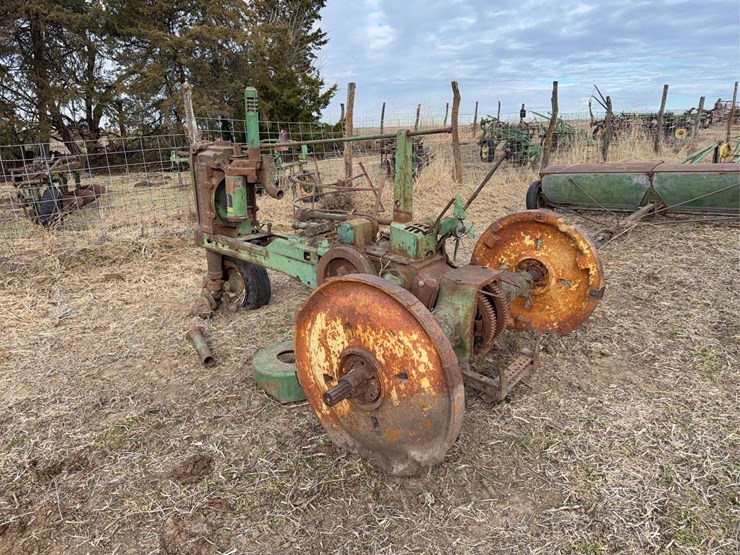 john-deere-b-image-3