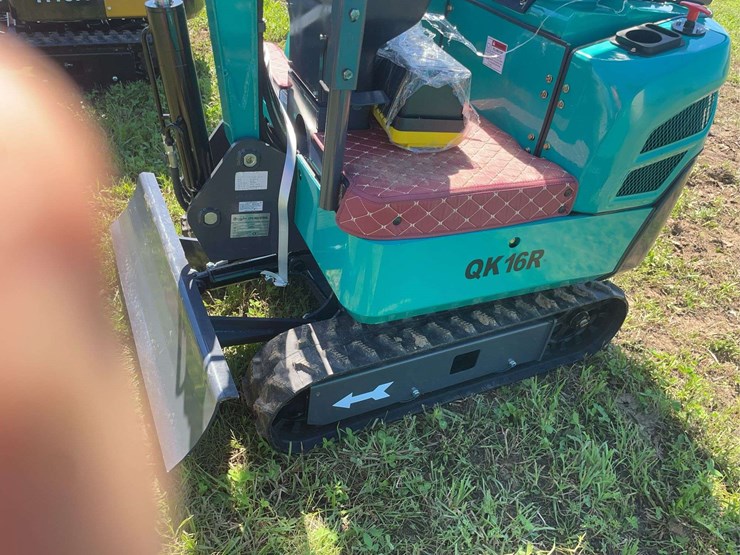 qk16r-mini-excavator-image-3