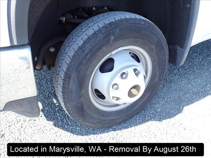 2022-chevrolet-3500-image-17