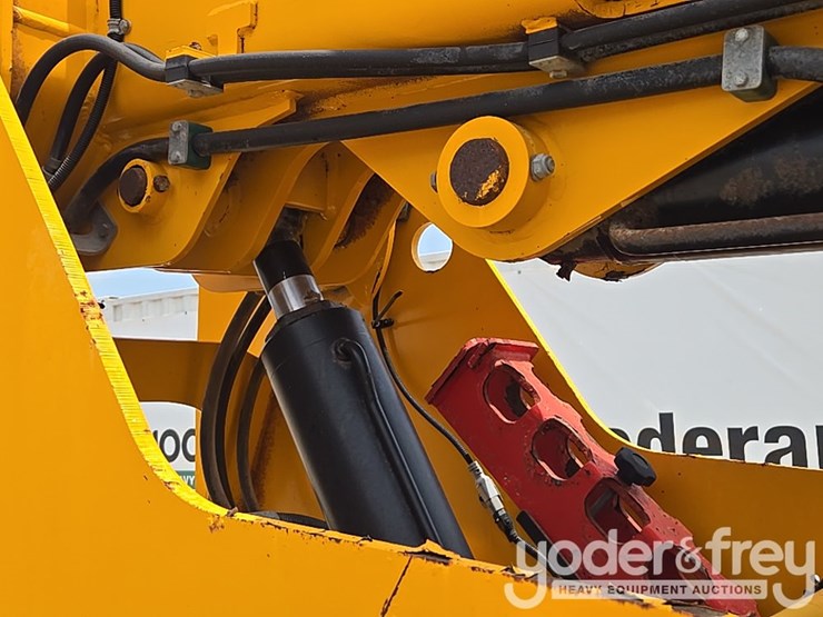 2017-jcb-510-56-image-39