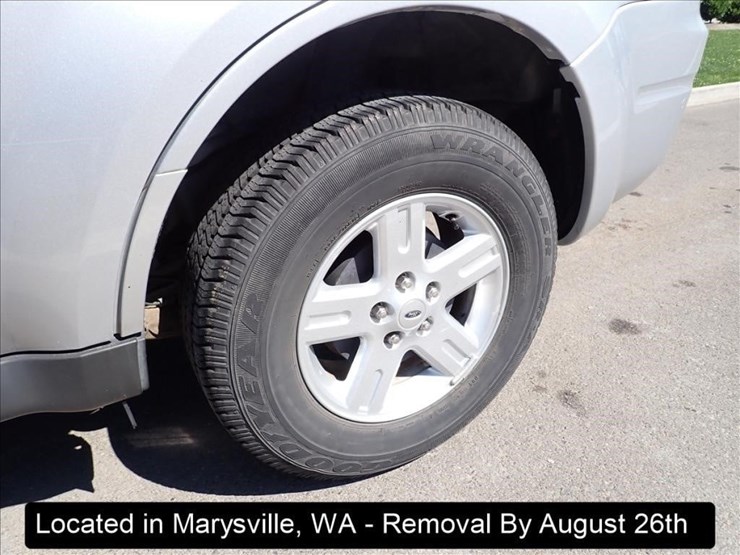 2010-ford-escape-image-16