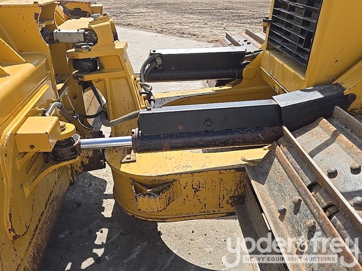2018-caterpillar-d6n-lgp-image-24