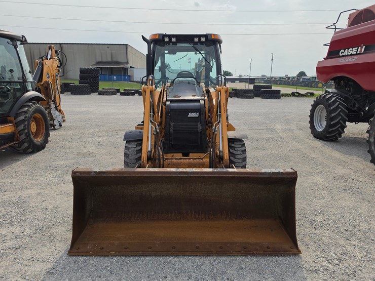 2015-case-580sn-image-2