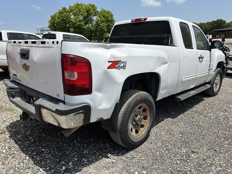 2011-chevrolet-silverado-2500-image-4
