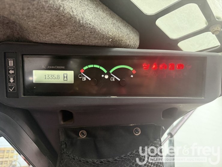 2019-deere-325g-image-31