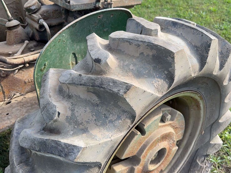 john-deere-330-image-42
