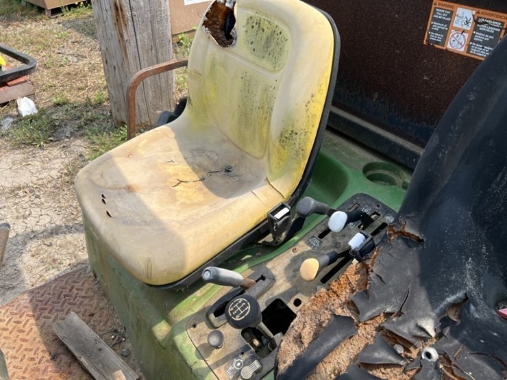 2020-john-deere-gator-image-10