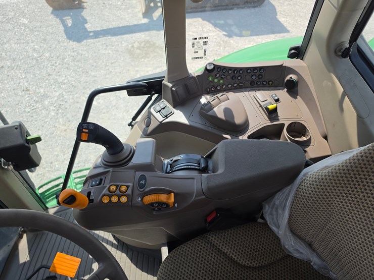 2023-john-deere-6155m-image-15