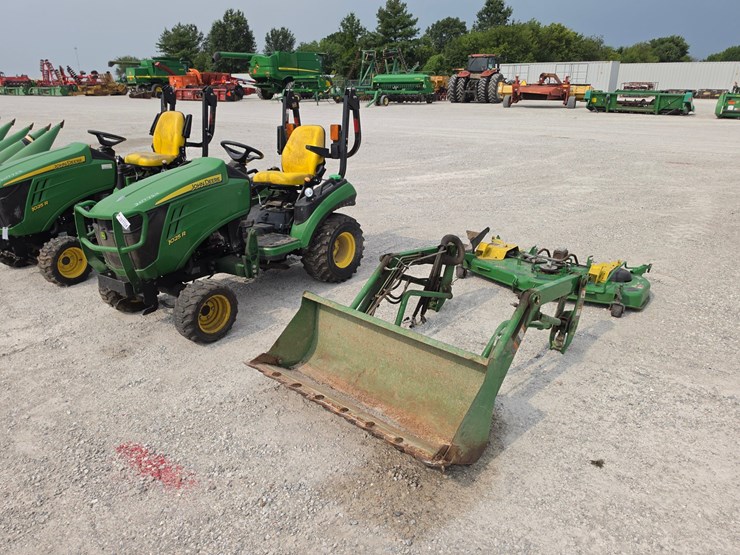 2016-john-deere-1025r-image-1