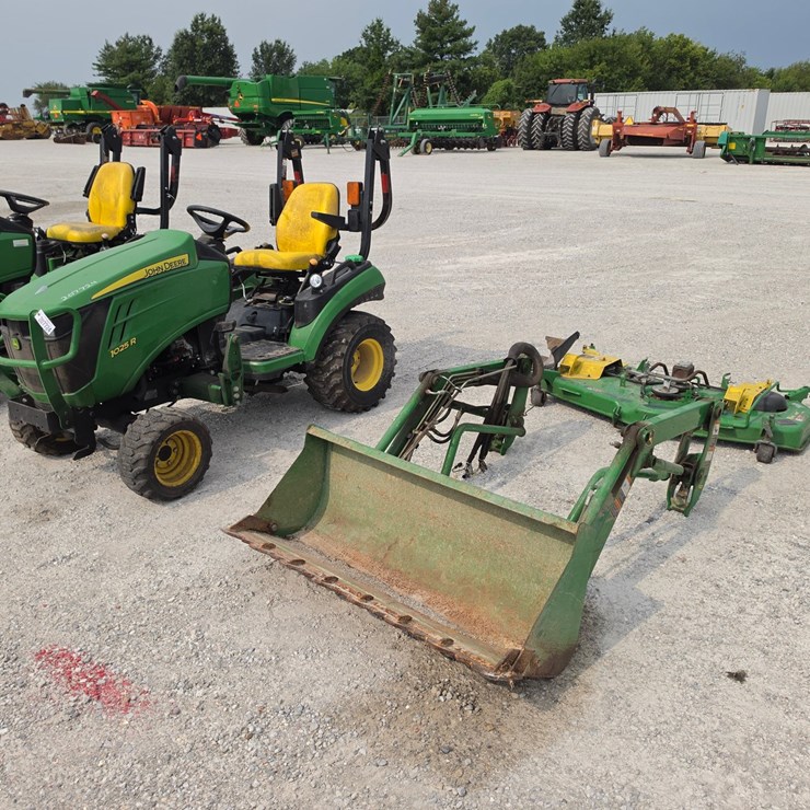 2016 JOHN DEERE 1025R