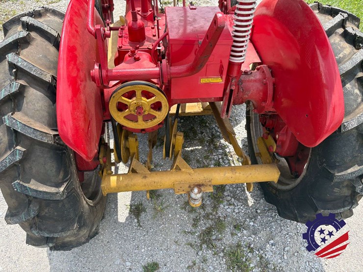 mccormick-farmall-cub-farm-tractor-image-31