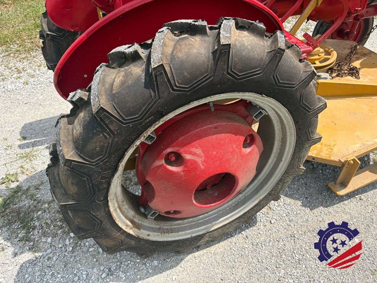 mccormick-farmall-cub-farm-tractor-image-12