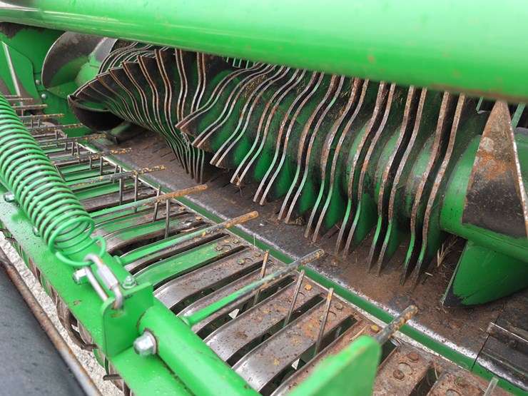 2019-john-deere-560m-image-11