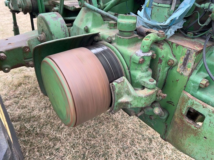 john-deere-520-image-25