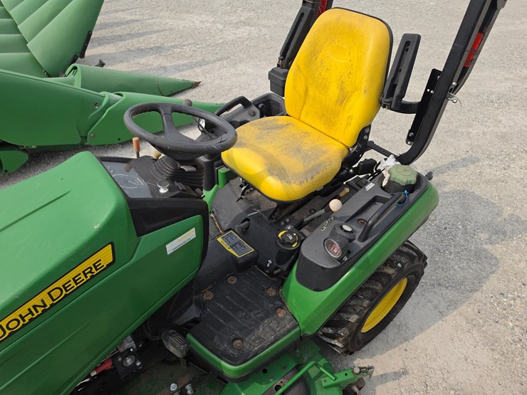 2015-john-deere-1025r-image-5