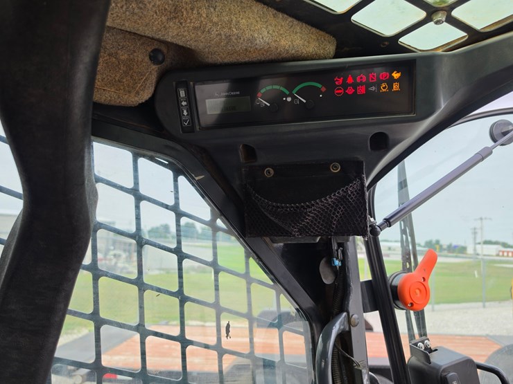 2019-deere-331g-image-10