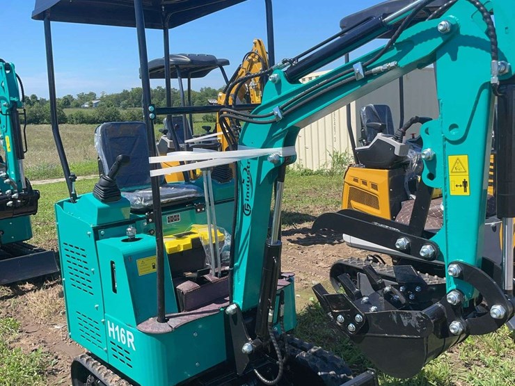 h16r-mini-excavator-image-6